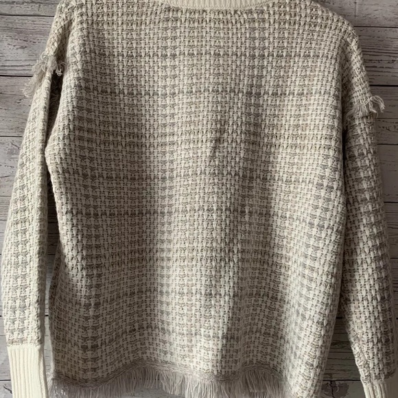 DKNY Women’s Sz Medium Cream Metallic Fringe Loose Fit Pullover Casual Sweater - Picture 2 of 6